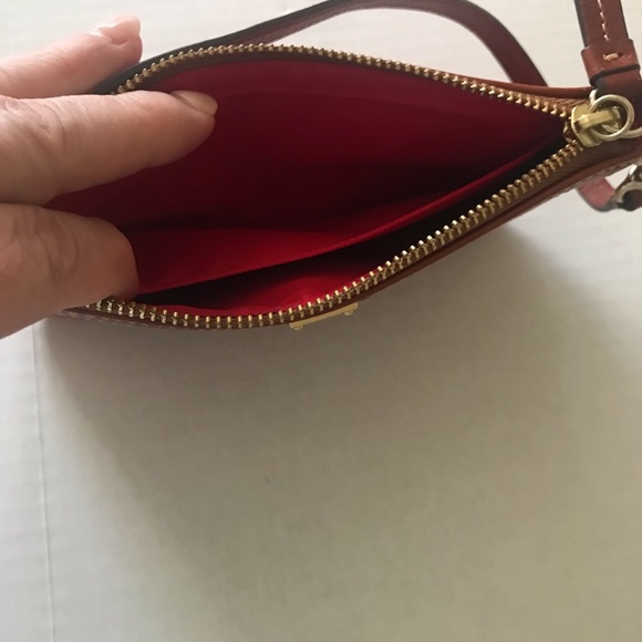 ❤️Dooney Bourke red pebble leather wristlet ❤️ - Picture 5 of 7